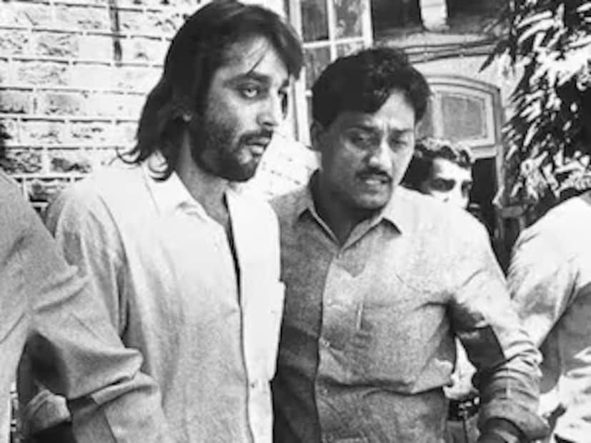 अंडरवर्ल्ड डॉन दाऊद इब्राहिमच्या या षड्यंत्राच्या तपासात आयपीएस अधिकारी राकेश मारिया यांची भूमिका ऐतिहासिक होती. याच तपासाबद्दल राकेश मारिया यांनी नुकतंच एका मुलाखतीत ३२ वर्षांपूर्वीची घटना उघड केली. ही घटना जोडलेली होती, बॉलिवूडचा सुपरस्टार संजय दत्त याच्याशी.