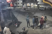 वणीच्या सप्तश्रृंगी गडावर टोळक्याचा राडा, नंग्या तलवारी फिरवत मंदिरात माजवली दहशत, CCTV VIDEO समोर