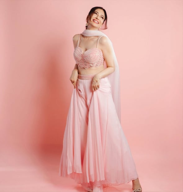 सौम्या टंडनने तिचे खासगी आयुष्य नेहमीच गुप्त ठेवले. एका दशकाहून अधिक काळ डेट केल्यानंतर तिने २०१६ मध्ये तिचा बॉयफ्रेंड सौरभ जैन याच्याशी लग्न केले.