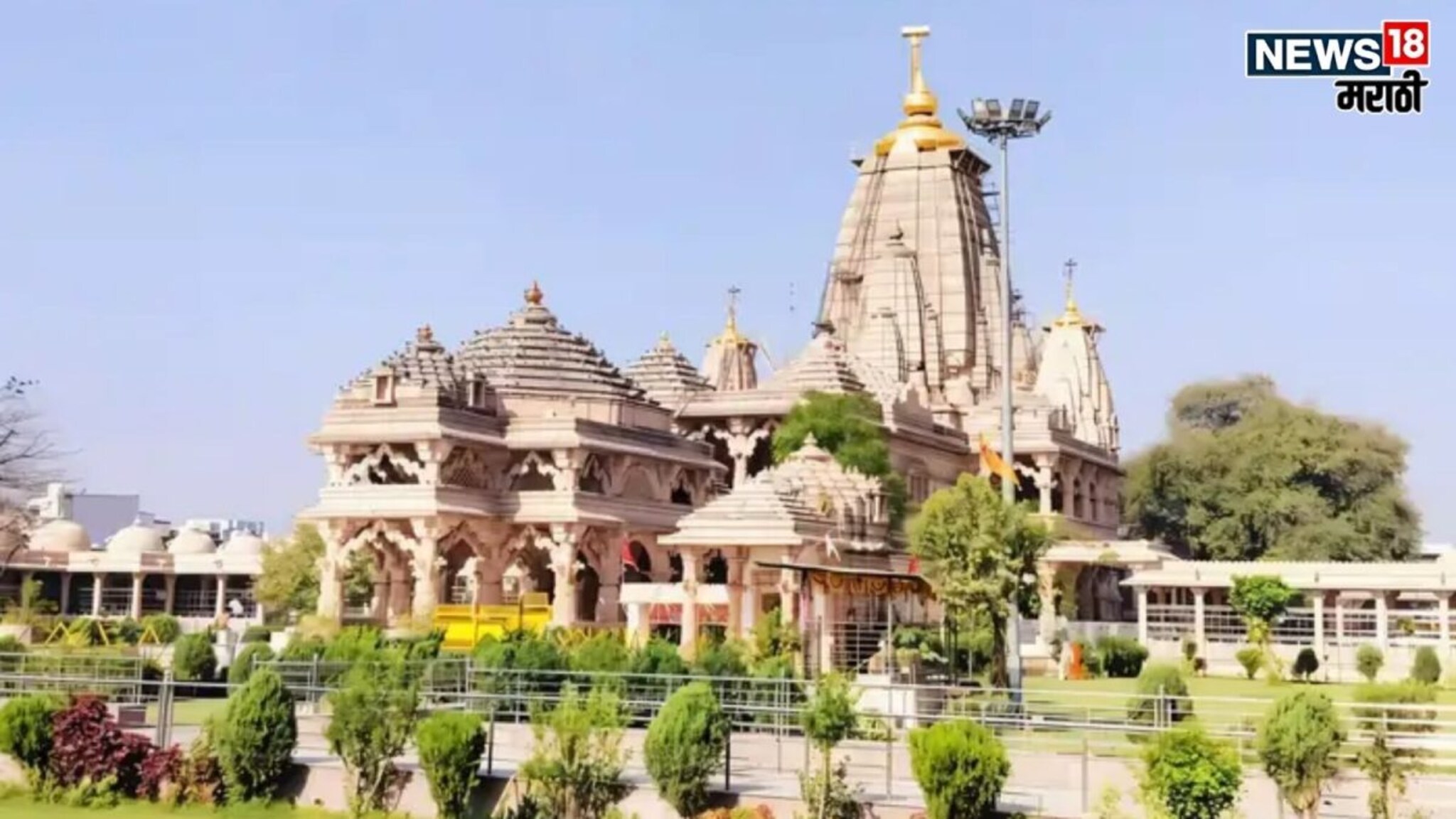 सोनं, चांदी नाही तर मुंबईच्या भक्ताचा नाद खुळा, चक्क चांदीची रिव्हॉल्वर दिली मंदिराला भेट!