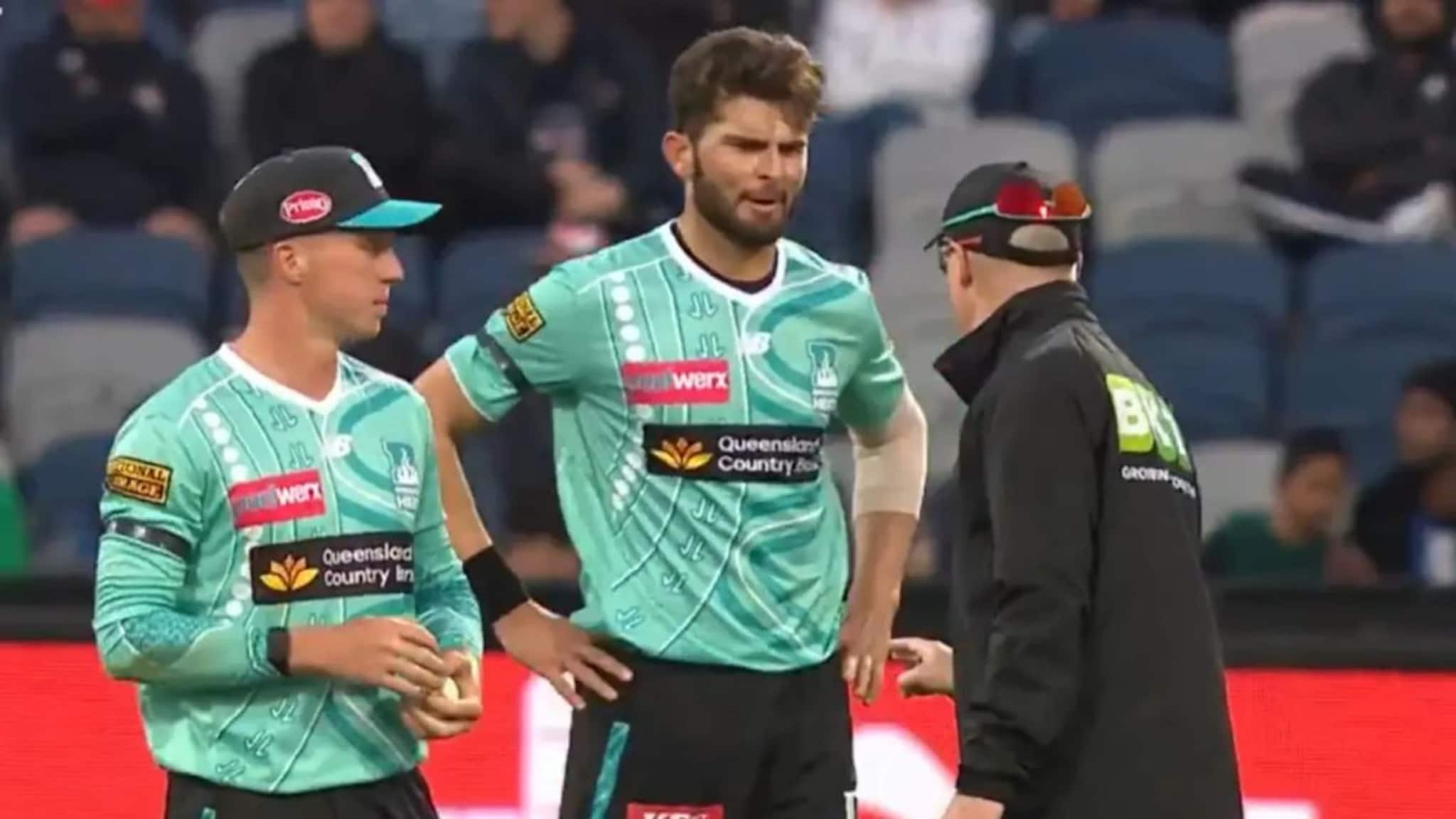 Shaheen Afridi : आफ्रिदीने जगासमोर पाकिस्तानची लाज घालवली, 15 बॉलनंतर अंपायरने बॉलिंगवरून हाकललं, Video