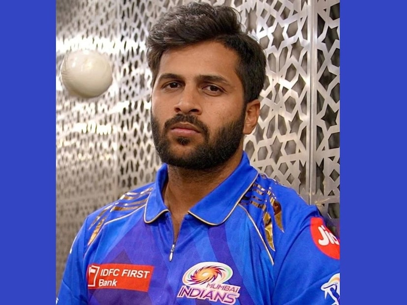 टीम इंडियाचा स्टार ऑलराऊंडर पालघर एक्सप्रेस अर्थात शार्दुल ठाकूर यंदाच्या आयपीएल हंगामात मुंबई इंडियन्स संघाकडून खेळणार आहे. कारण मुंबईने त्याला ट्रेंड विंडोमध्ये लखनऊकडून खरेदी केले होते. 