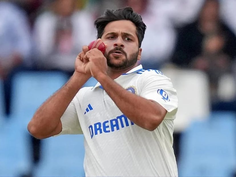 शार्दुल इतक्यावर थांबला नाही तर पुन्हा दुसऱ्या ओव्हरमध्ये त्याने सुमित घाडीगावकरला अवघ्या 1 धावावर हार्दिक तामोरेच्या हातात कॅट आऊट केले होते.त्यानंतर त्याने चौथ्या ओव्हरच्या शेवटच्या बॉलवर निहार डेकाला कॅच आऊट केले होते.