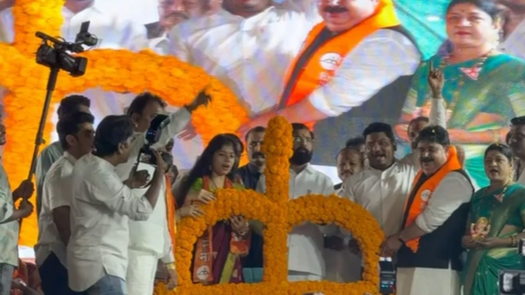 Dombivli: एकनाथ शिंदेंचा डोंबिवलीत धमाका, ठाकरे गटाला झटका देत माजी नगरसेविकेचा पक्ष प्रवेश