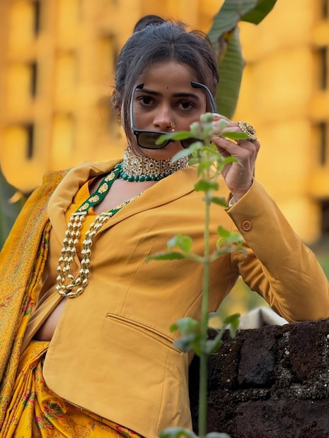 मुंबई: 'महाराष्ट्राची हास्यजत्रा' या लोकप्रिय कॉमेडी शोमुळे अभिनेत्री शिवाली परब अल्पावधीतच महाराष्ट्राच्या घराघरात पोहोचली आहे. आपल्या सहज अभिनयाने आणि दमदार कॉमेडी टायमिंगने तिने मोठा चाहता वर्ग कमावला आहे. मुंबई: 'महाराष्ट्राची हास्यजत्रा' या लोकप्रिय कॉमेडी शोमुळे अभिनेत्री शिवाली परब अल्पावधीतच महाराष्ट्राच्या घराघरात पोहोचली आहे. आपल्या सहज अभिनयाने आणि दमदार कॉमेडी टायमिंगने तिने मोठा चाहता वर्ग कमावला आहे.