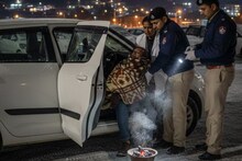 रात्री चादर घेऊन कारमध्ये झोपली व्यक्ती; दुसऱ्यादिवशी कारमधून निघाली बॉडी, गाडीत असं काय घडलं?