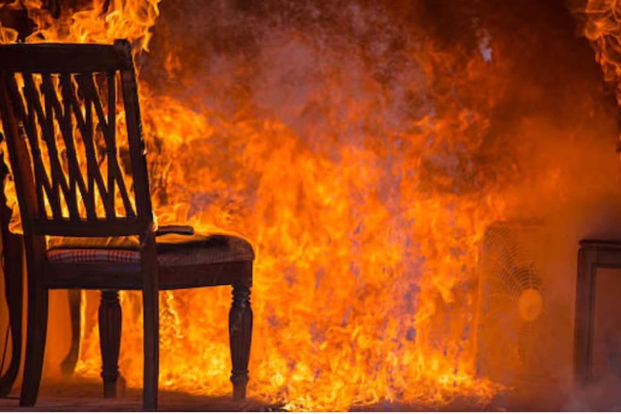 8 वर्षाच्या मुलाला समोसा देत पित्याच्या क्रौर्याचा कळस; “आज तुझी आई मरणार आहे”