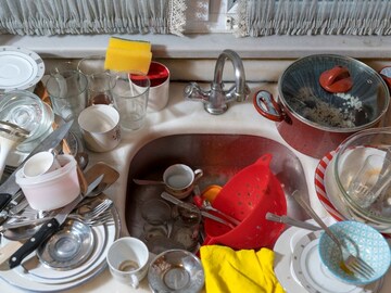 रोज भांडी जास्त का होतात?  तुमचं किचन मनेजमेंट यासाठी कारणीभूत