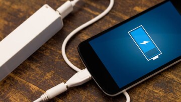 'या'चुकांमुळे खराब होते चार्जिंग स्पीड! तासंतास चार्जिंगला करुनही होत नाही चार्ज