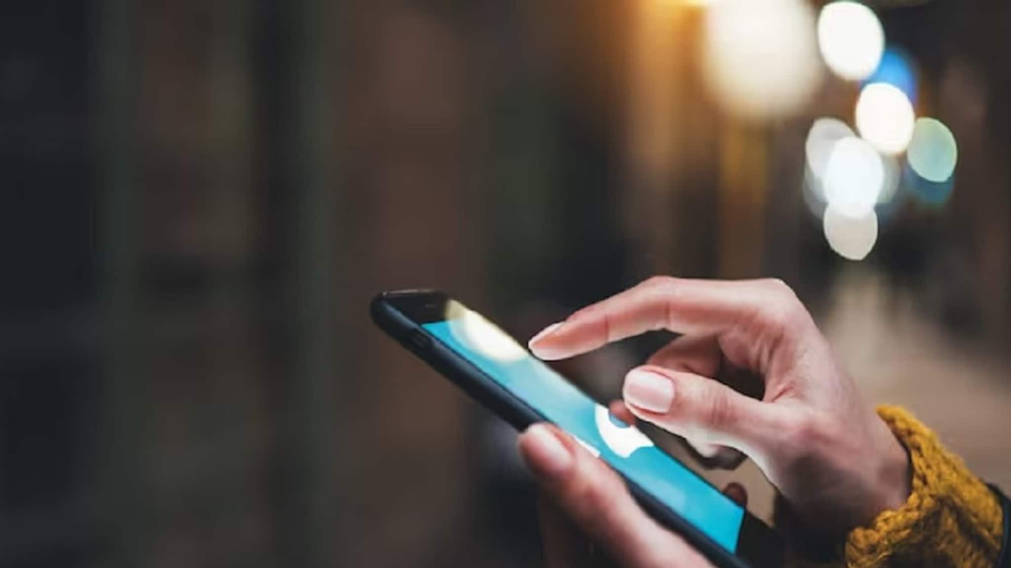 तुम्ही वापरत असलेला फोन बनावट तर नाही? फक्त एका SMS ने सत्य येईल समोर 