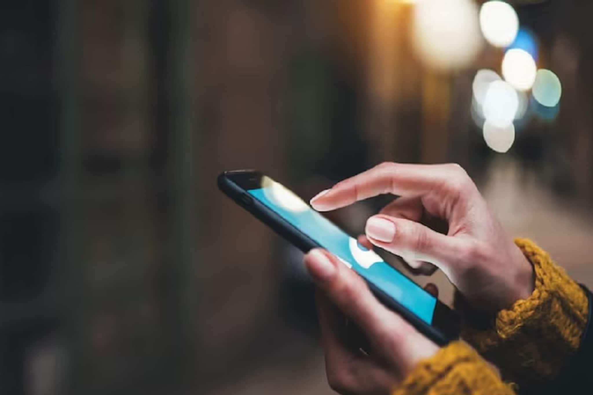 तुम्ही वापरत असलेला फोन बनावट तर नाही? फक्त एका SMS ने सत्य येईल समोर 