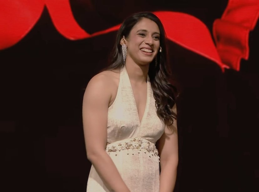 भारतीय महिला टीमला पहिला वर्ल्ड कप जिंकवून देणाऱ्या स्मृतीच्या आयुष्यात मागच्या महिन्यात मोठं वादळ आलं. स्मृती आणि पलाश मुच्छल यांचं लग्न मोडलं. यावरून सोशल मीडियावर चर्चांना उधाण आलं. स्वत: स्मृतीनेच सोशल मीडियावर पोस्ट करून लग्न तुटल्याची माहिती दिली. भारतीय महिला टीमला पहिला वर्ल्ड कप जिंकवून देणाऱ्या स्मृतीच्या आयुष्यात मागच्या महिन्यात मोठं वादळ आलं. स्मृती आणि पलाश मुच्छल यांचं लग्न मोडलं. यावरून सोशल मीडियावर चर्चांना उधाण आलं. स्वत: स्मृतीनेच सोशल मीडियावर पोस्ट करून लग्न तुटल्याची माहिती दिली.