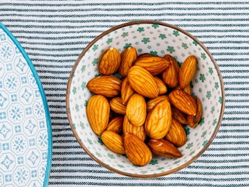 हिवाळ्यात बदाम खाण्याचे आहेत चमत्कारीक फायदे, पाहा आणखी आश्चर्यकारक फायदे हिवाळ्यात बदाम खाण्याचे आहेत चमत्कारीक फायदे, पाहा आणखी आश्चर्यकारक फायदे