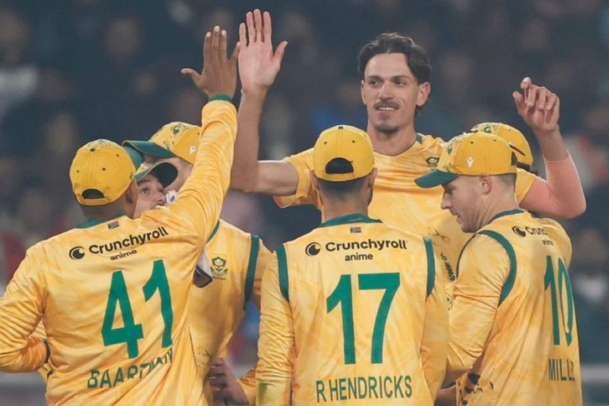 10 खेळाडू नाही म्हणत होते, पण एकटा म्हणाला आऊट, आफ्रिकेच्या DRS ने फिरला सामना! 10 खेळाडू नाही म्हणत होते, पण एकटा म्हणाला आऊट, आफ्रिकेच्या DRS ने फिरला सामना!