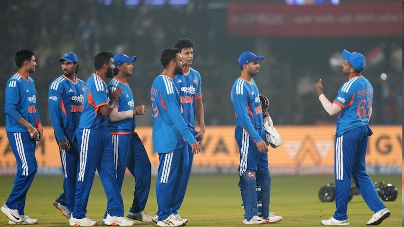 5 टी-20 मॅचच्या या सीरिजमध्ये टीम इंडियाने पहिला सामना जिंकला तर दुसऱ्या सामन्यात दक्षिण आफ्रिकेचा विजय झाला, त्यामुळे सीरिज 1-1 ने बरोबरीमध्ये आहे. सीरिजचा तिसरा सामना धर्मशालामध्ये होत आहे. 5 टी-20 मॅचच्या या सीरिजमध्ये टीम इंडियाने पहिला सामना जिंकला तर दुसऱ्या सामन्यात दक्षिण आफ्रिकेचा विजय झाला, त्यामुळे सीरिज 1-1 ने बरोबरीमध्ये आहे. सीरिजचा तिसरा सामना धर्मशालामध्ये होत आहे.