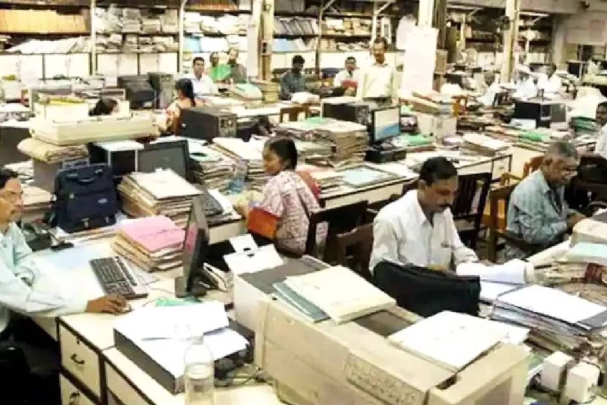 सरकारी नोकरदारांसाठी खूशखबर! 'या' कर्मचाऱ्यांना मिळणार 15 टक्के पगारवाढ सरकारी नोकरदारांसाठी खूशखबर! 'या' कर्मचाऱ्यांना मिळणार 15 टक्के पगारवाढ