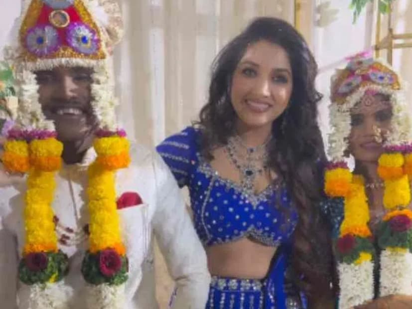 सूरजच्या लग्नात जान्हवी किल्लेकर सावलीसारखी त्याच्याबरोबर होती, असं म्हणत चाहत्यांनी तिचं कौतुक केलं. जान्हवीने लग्नात सूरजला सोन्याची अंगठी आहेर म्हणून घातली. 