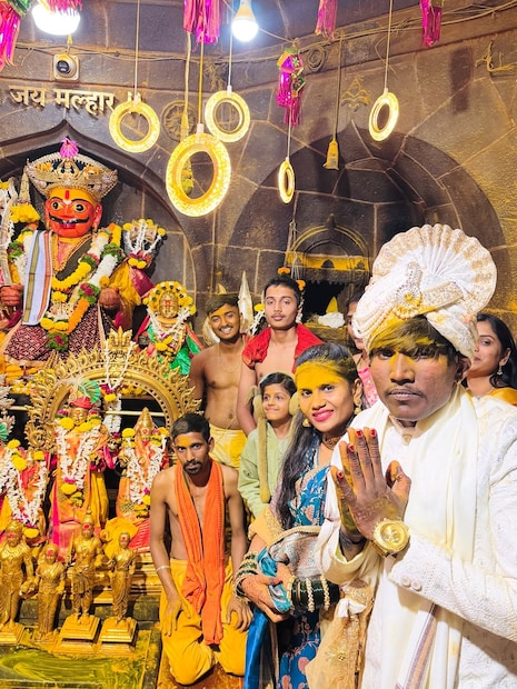 'बिग बॉस मराठी'मुळे सूरज चव्हाण हा प्रसिद्धीच्या झोतात आला. त्याचा साधेपणा, त्याचे संस्कार यामुळे तो कायमच प्रेक्षकांच्या मनात घर करून राहिला. बिग बॉसच्या घरातून बाहेर आल्यानंतरही त्याच्या साधेपणामुळे आणि डाऊन टू अर्थ वृत्तीमुळे त्याने तमाम महाराष्ट्राची मनं जिंकली.  