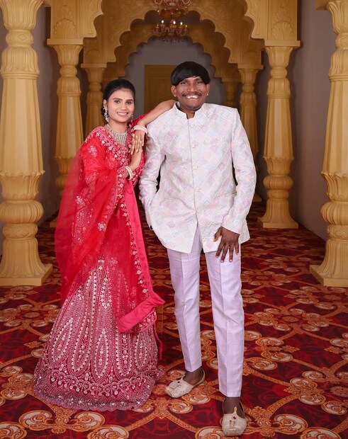 या पोस्टसह सूरजने त्याचं लव्ह मॅरेज असल्याची कबूलीही दिली आहे.  सूरजनं पोस्टमध्ये लिहिलंय, 