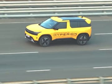 Maruti ची SUV विकून टाका! Tata च्या नव्या SUVने दिलं तब्बल 29.9 किमी मायलेज! Maruti ची SUV विकून टाका! Tata च्या नव्या SUVने दिलं तब्बल 29.9 किमी मायलेज!