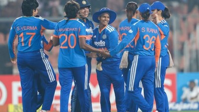 हरमनचा कॅप्टन्स नॉक, दीप्तीने इतिहास घडवला, भारताने लागोपाठ 5 सामन्यांमध्ये लंकेला चिरडलं!