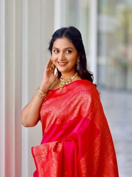 'वीण दोघांतली ही तुटेना' ही तेजश्रीची प्रमुख नायिका असलेली सलग पाचवी मालिका आहे. तेजश्रीनं तिची प्रमुख नायिका होण्याचा मान कधीच ढळू दिला नाही. सर्वाधिक मानधन घेणारी सर्वाधिक लोकप्रिय नायिकांपैकी सर्वात आघाडीवर तेजश्री प्रधान आहे. 