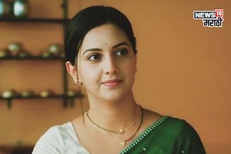 'अचानक कोणीतरी येतं आणि म्हणतं...' , तेजश्री प्रधान का झाली भावुक!