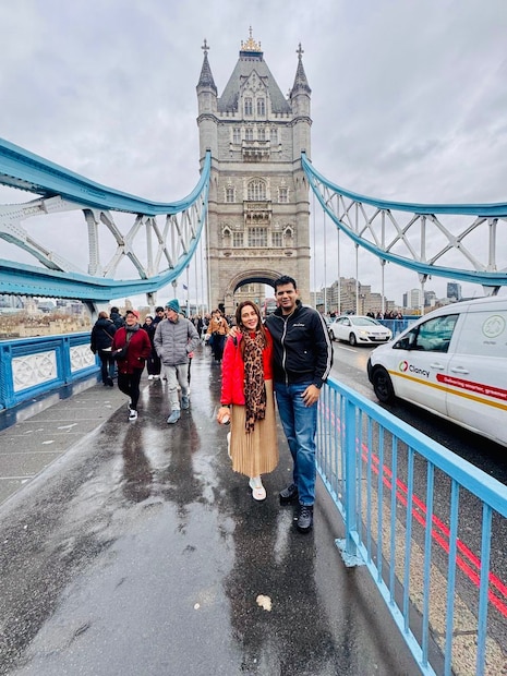 तेजस्विनीने सोशल मीडियावर शेअर केलेल्या फोटोंमध्ये ते दोघेही कॅज्युअल लूकमध्ये दिसत असून, त्यांची जोडी चाहत्यांना खूप आवडली आहे.