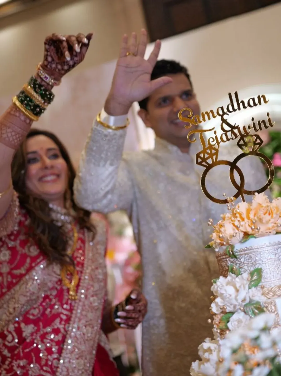 ४ डिसेंबर रोजी मुंबईत पारंपरिक पद्धतीने विवाहबद्ध झाल्यानंतर, आता हे नवविवाहित जोडपे लंडनमध्ये हनिमून साजरा करत आहेत, ज्याचे फोटो सध्या सोशल मीडियावर धुमाकूळ घालत आहेत!