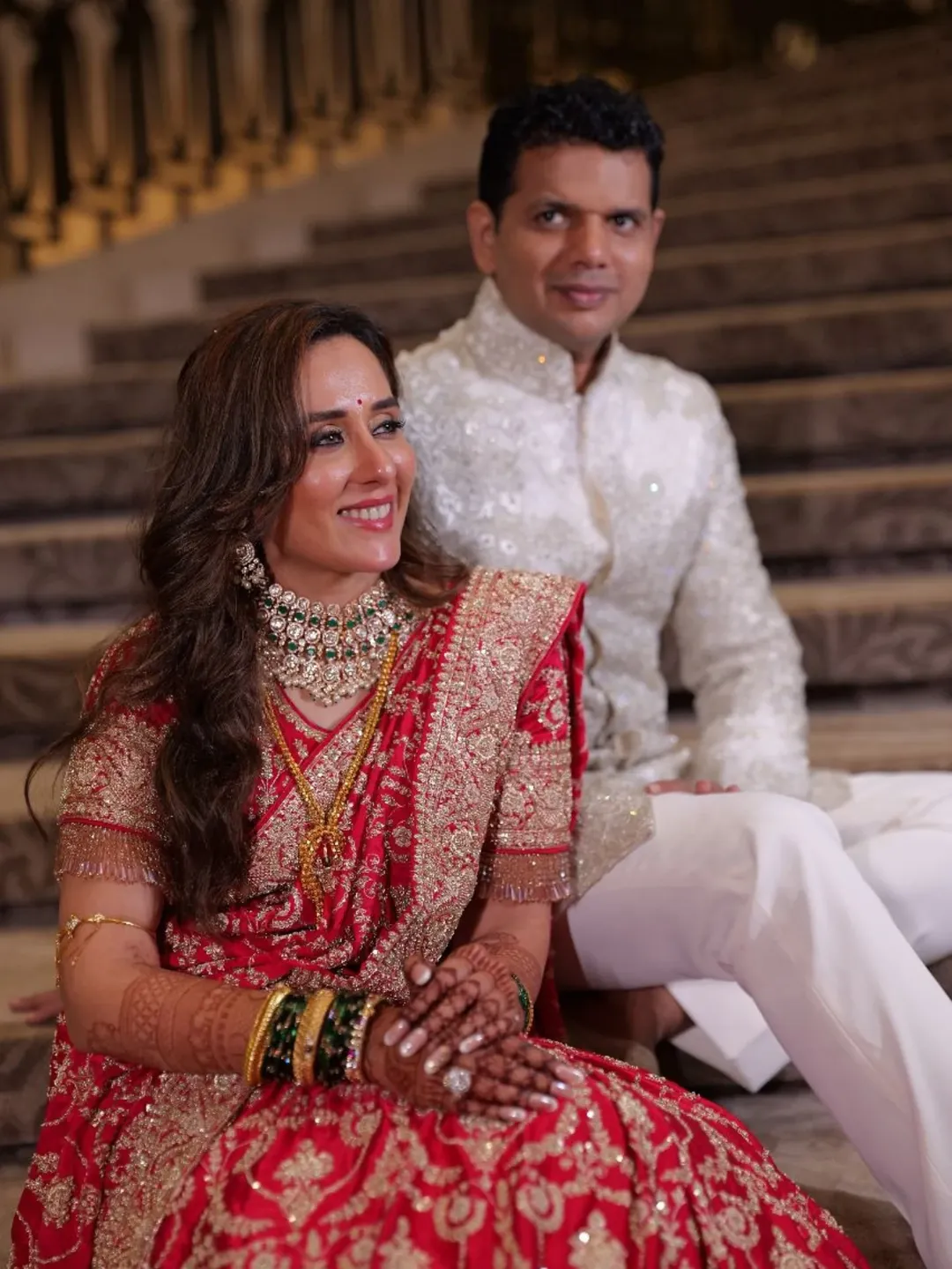 मुंबई: मराठी मनोरंजन विश्वात सध्या लग्नाचे वारे वाहत आहेत! अभिनेत्री तेजस्विनी लोणारीने राजकीय वर्तुळात सक्रिय असलेले समाधान सरवणकर यांच्याशी शाही सोहळ्यात लग्नगाठ बांधली. त्यांच्या विवाहसोहळ्याची चर्चा अजूनही सुरू आहे. मुंबई: मराठी मनोरंजन विश्वात सध्या लग्नाचे वारे वाहत आहेत! अभिनेत्री तेजस्विनी लोणारीने राजकीय वर्तुळात सक्रिय असलेले समाधान सरवणकर यांच्याशी शाही सोहळ्यात लग्नगाठ बांधली. त्यांच्या विवाहसोहळ्याची चर्चा अजूनही सुरू आहे.