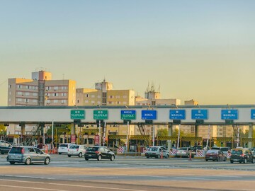 गाडी न थांबवता कापला जाणार टोल, गडकरींनी सांगितलं नवीन AI प्रणाली कसं काम करणार