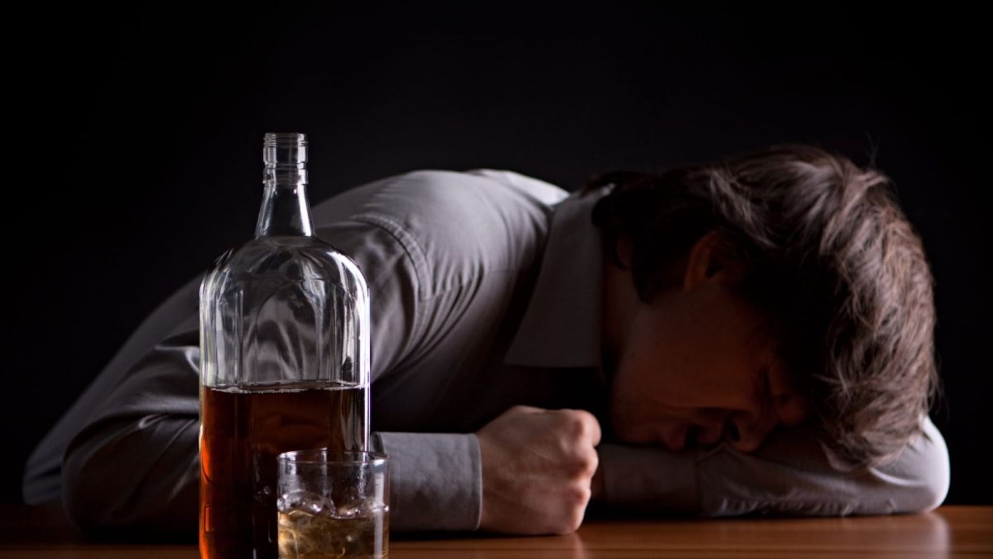 Alcohol Fact : दारू प्यायल्यानंतर ती शरीरात किती वेळ रहाते? हँगओव्हरचं सायन्स अनेकांना माहितच नाही