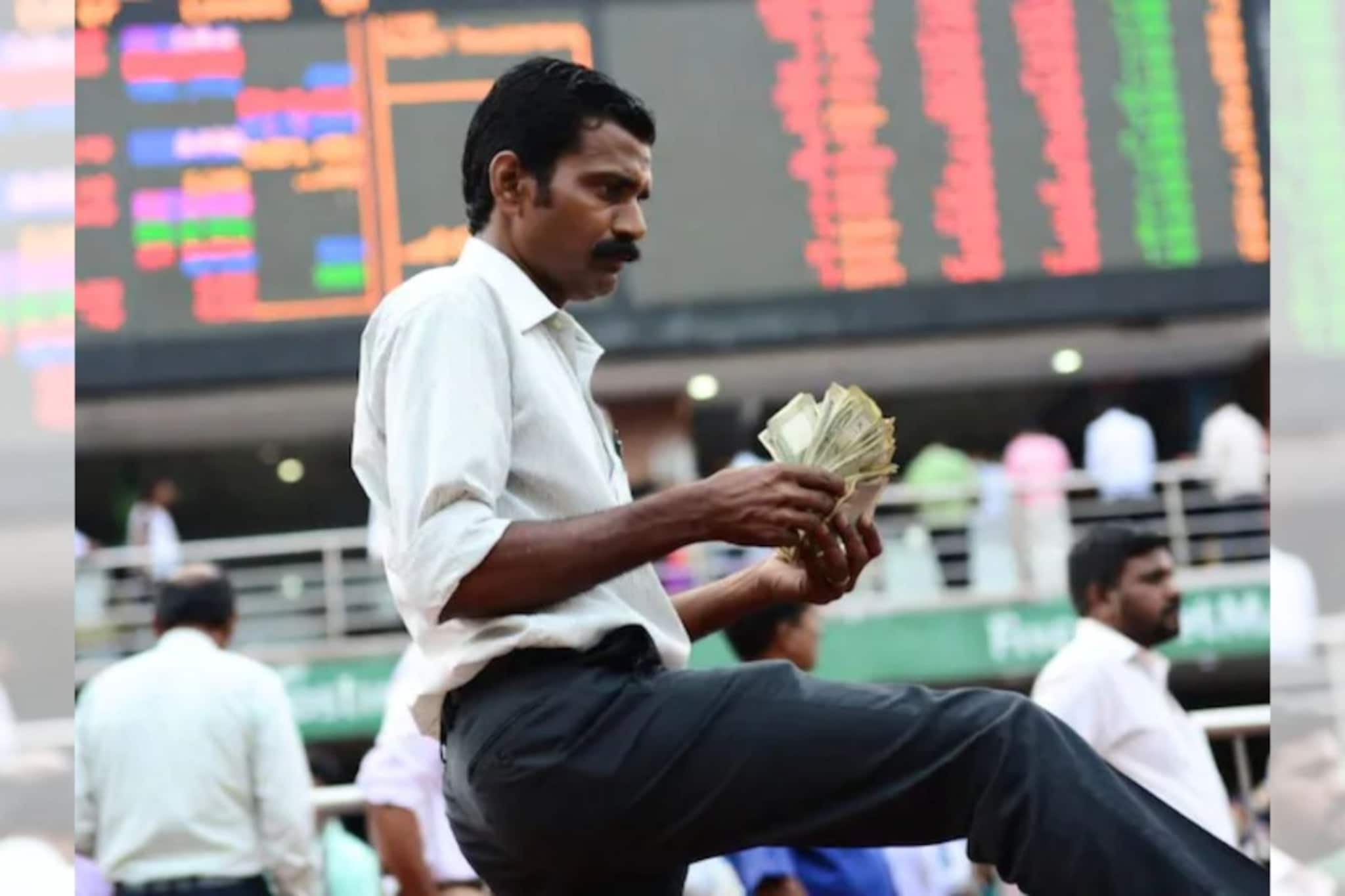 Marketचा सर्वात मोठा खेळाडू; रोज करतो 1,900 व्यवहार; गुंतवतो 1.6 लाख कोटी, नफा.. Marketचा सर्वात मोठा खेळाडू; रोज करतो 1,900 व्यवहार; गुंतवतो 1.6 लाख कोटी, नफा..