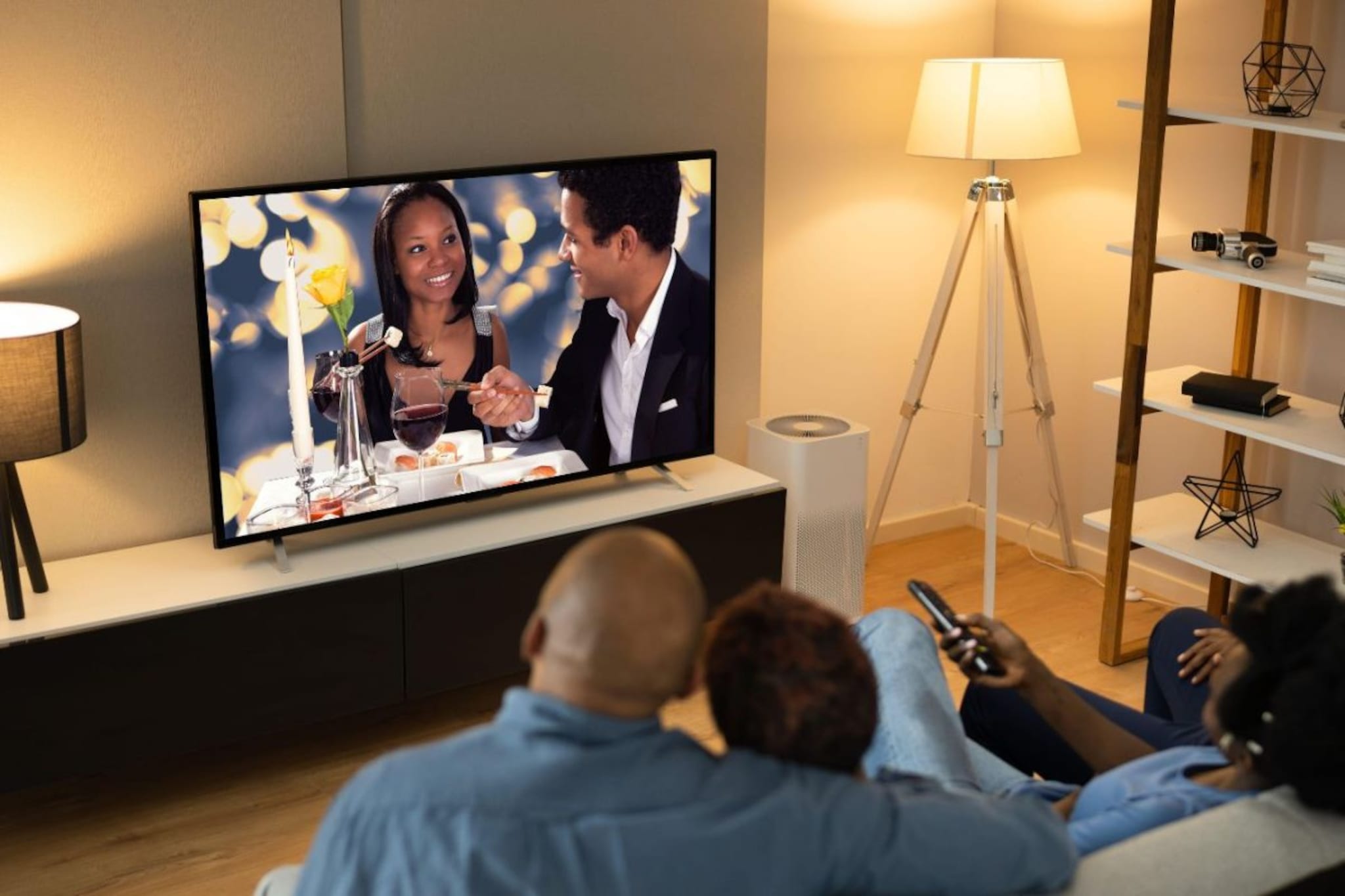 TV चा आकार हा आयताकृतीच का असतो? तो गोल किंवा त्रिकोणी का नाही