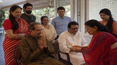 Thackeray Brothers Reunite After 20 Years at Shivtirtha; Sister's Aarti Seals Alliance