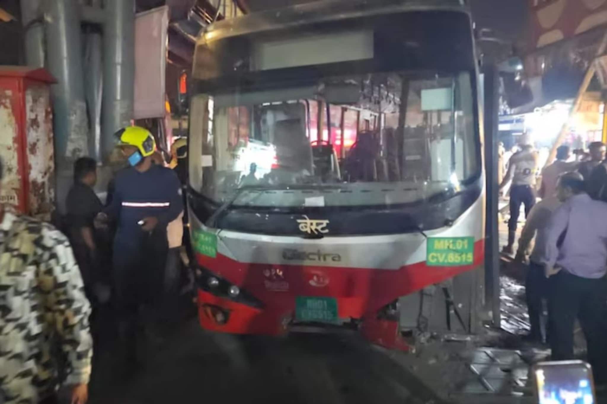 मुंबईत बेस्ट बसने 13 जणांना उडवलं, चौघांचा जागीच मृत्यू, अपघात नेमका कसा घडला? मुंबईत बेस्ट बसने 13 जणांना उडवलं, चौघांचा जागीच मृत्यू, अपघात नेमका कसा घडला?