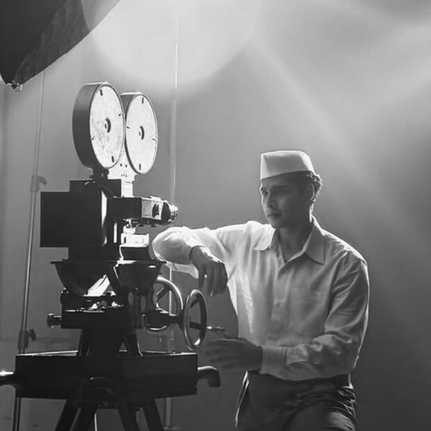 'व्ही. शांताराम' हा चित्रपट येत्या नवीन वर्षात प्रदर्शित होणार आहे. तो भारतीय सिनेमाच्या सुवर्णकाळाला नव्या पिढीसमोर आणणारा एक भव्य आणि भावस्पर्शी सिनेमॅटिक अनुभव ठरणार आहे.