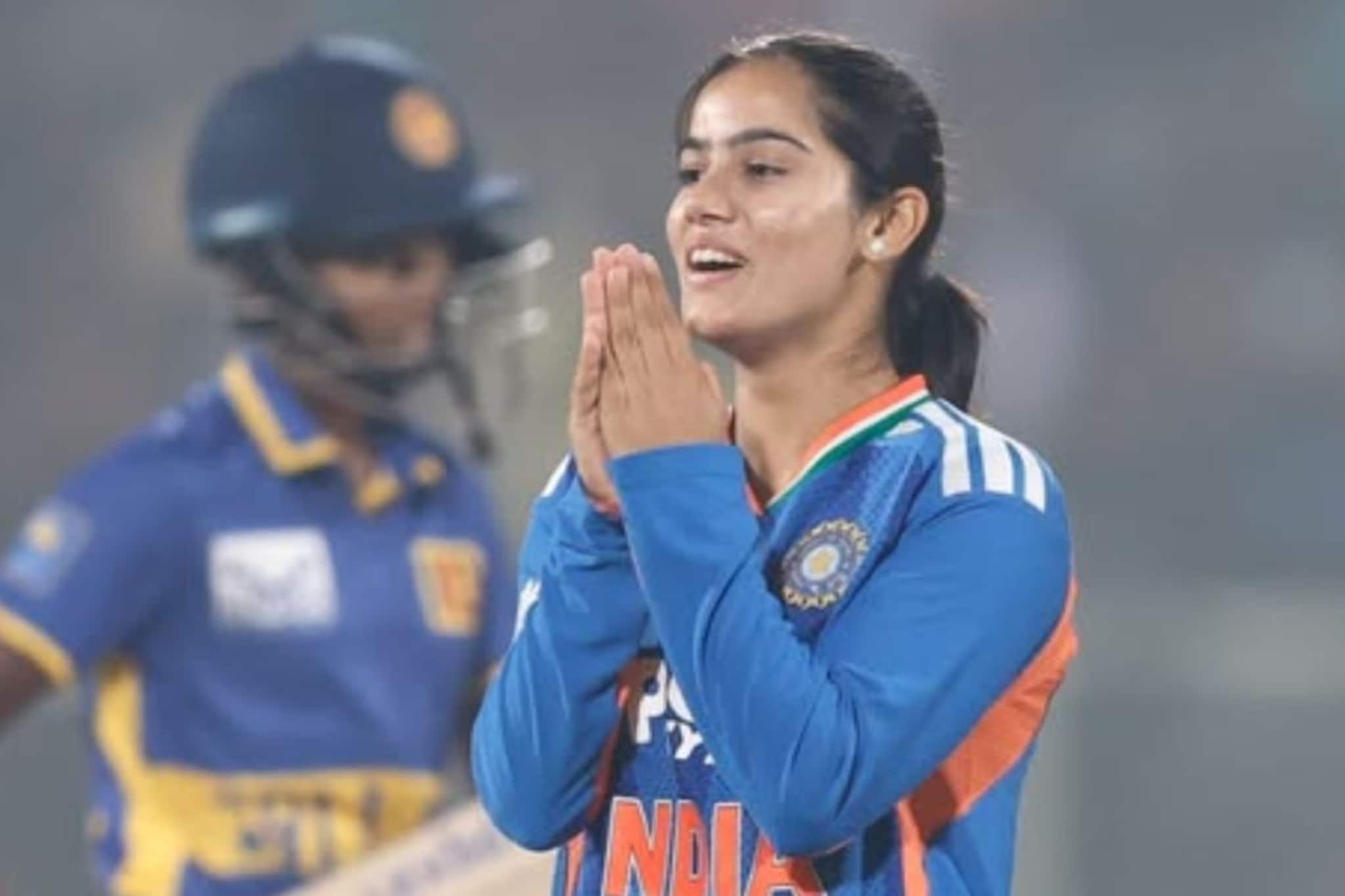 कोण आहे नवी नॅशनल क्रश? स्मृतीसोबत खेळते टीम इंडियाकडून,सगळीकडे 20 वर्षीय खेळाडू