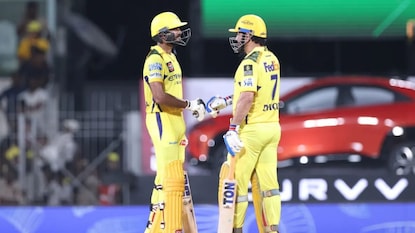 भारताच्या ऑलराऊंडरची धोनीसारखी चतुर चाल, 21 इंटरनॅशनल मॅच खेळूनही लिलावात बनला अनकॅप्ड! भारताच्या ऑलराऊंडरची धोनीसारखी चतुर चाल, 21 इंटरनॅशनल मॅच खेळूनही लिलावात बनला अनकॅप्ड!