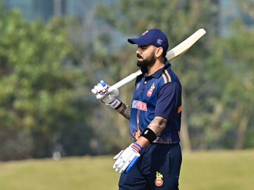 Virat Kohli स्टंम्प आऊट, पंतच्या दांड्या उडवल्या, टीम इंडियाच्या खेळाडूंची शिकार