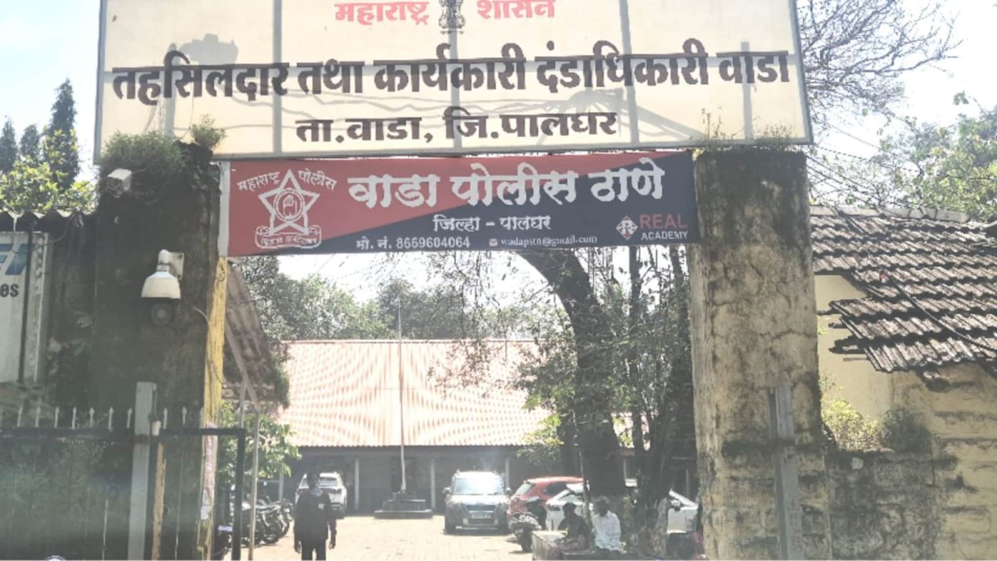 फटाके फोडण्यास हटकलं म्हणून भाजप कार्यकर्त्यांकडून महिलांना मारहाण, वाड्यातील घटना, गुन्हा दाखल