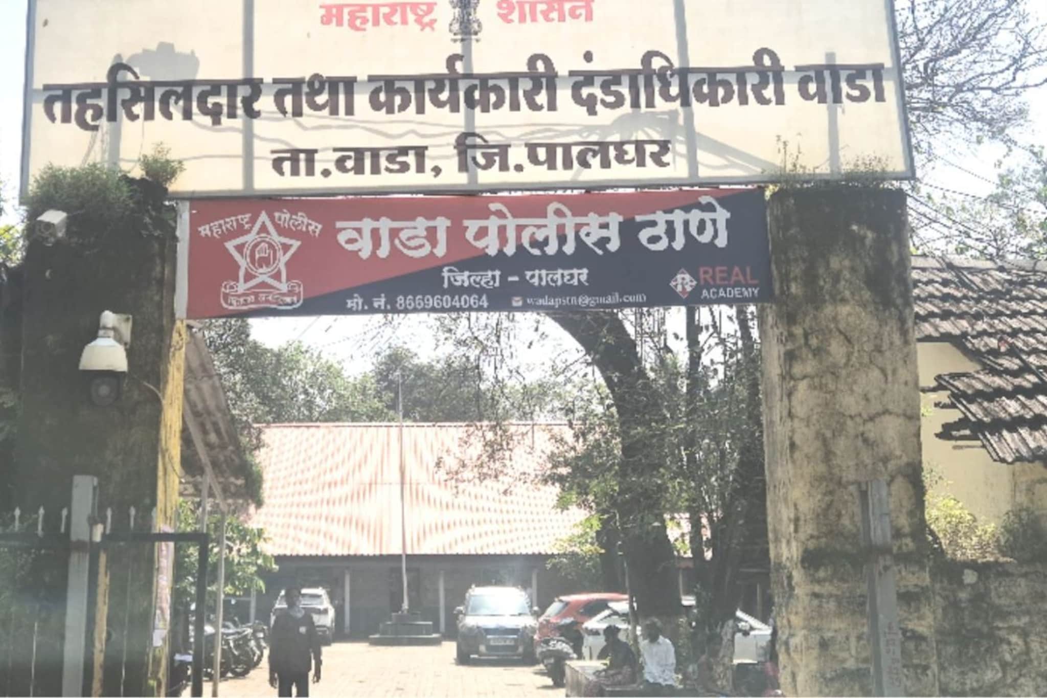 फटाके फोडण्यास हटकलं म्हणून भाजप कार्यकर्त्यांकडून महिलांना मारहाण,वाड्यातील घटन