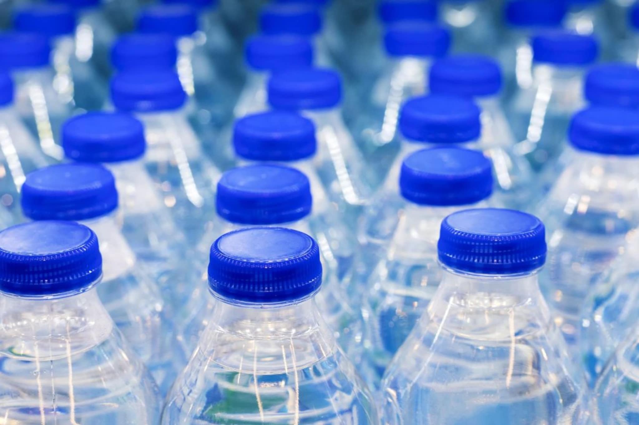 20 रुपयाची पाण्याची बाटली, तुम्ही जे पीत आहात, ते मिनरल वॉटर की साधं पाणी?