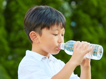 सकाळी उठताच हे पाणी प्या, शरीरात होतील चमत्कारिक बदल, जाणून घ्या सीक्रेट