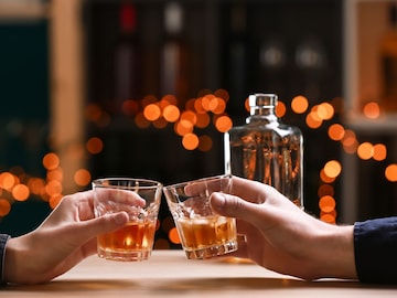 Banned Alcohol In India : अशा 5 दारू ज्या भारतात बंद आहेत पण परदेशात लोकप्रिय Banned Alcohol In India : अशा 5 दारू ज्या भारतात बंद आहेत पण परदेशात लोकप्रिय