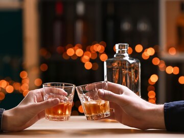 दारूसाठी वेगवेगळ्या आकाराचे ग्लास का वापरतात? 99टक्के लोकांना माहित नाही कारण