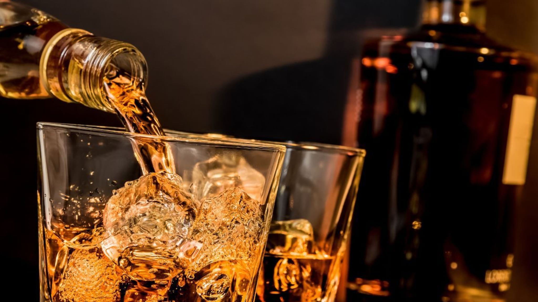 Thailand Alcohol Fact : थायलंडमध्ये दुपारी का पिऊ शकत नाही दारु? काय आहे या नियमा मागचं कारण