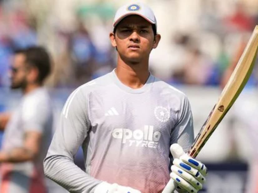 टीम इंडियाचा सलामीवीर यशस्वी जयस्वाल संदर्भात मोठी बातमी समोर आली आहे. जयस्वाल रूग्णालयात अॅडमीट केल्याची बातमी समोर आहे. टीम इंडियाचा सलामीवीर यशस्वी जयस्वाल संदर्भात मोठी बातमी समोर आली आहे. जयस्वाल रूग्णालयात अॅडमीट केल्याची बातमी समोर आहे.