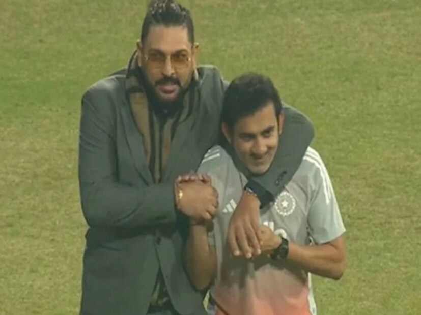 युवराज सिंहने मैदानावर दाखल होऊन गौतम गंभीरची भेट घेतली. युवराजने गंभीरच्या गळ्यात हात टाकला होता आणि मस्ती मस्तीत गंभीरची मान धरली होती. या संदर्भातला फोटो व्हायरल होत आहे.