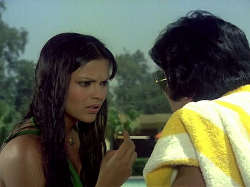 'स्वतःच आमंत्रण देतेस' असा टोमणा मारणाऱ्या इन्स्पेक्टरचा रोल आणि हा डायलॉग ४६ वर्षांपूर्वीच्या समाजाची मानसिकता दर्शवतो. झीनत अमान यांनी सुरुवातीला काही गोष्टी बदलल्याबद्दल आनंद व्यक्त केला, पण काही गोष्टी आजही तशाच असल्याचा खेदही व्यक्त केला.